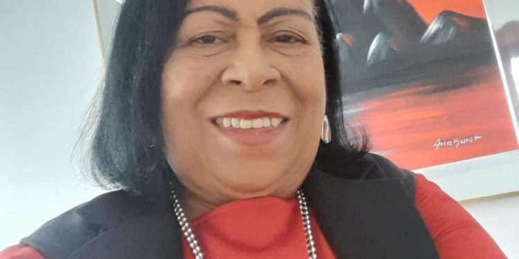 Águeda Alejo buscará la reelección al frente de la Asociación de Locutores de Santiago