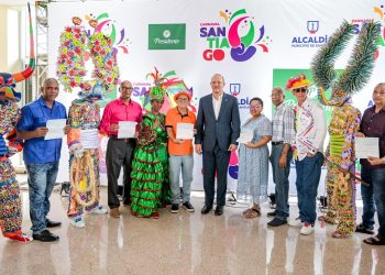 Alcaldía de Santiago refuerza respaldo al Carnaval 2026 con aporte millonario a grupos de lechones