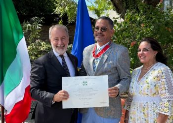 Italia distingue a Arquímedes Cabrera con una de sus más altas condecoraciones civiles