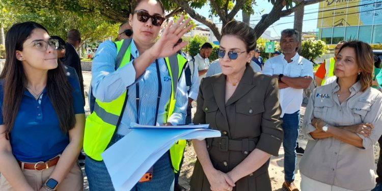 Carolina Mejía supervisa renovación integral del parque Núñez de Cáceres junto al sector privado