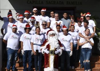 Doctor Santa renueva la esperanza de niños hospitalizados en el Robert Reid Cabral