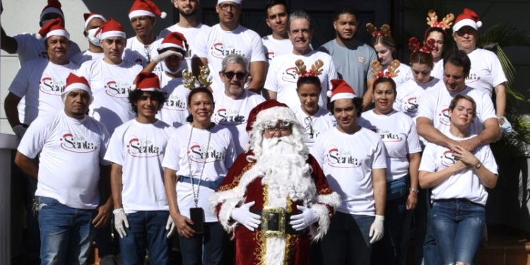 Doctor Santa renueva la esperanza de niños hospitalizados en el Robert Reid Cabral