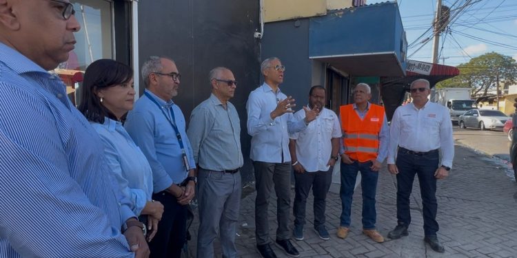 Coordinan intervención integral para optimizar agua potable y saneamiento en la Franco Bidó