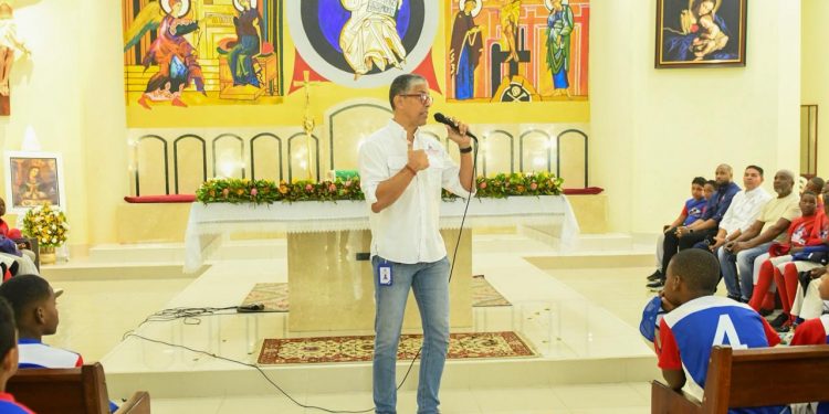DCNB fortalece la formación integral de más de 2,000 niños a través del béisbol y la educación