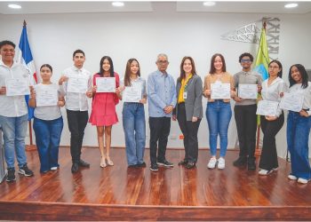 ETED impulsa la educación superior con ampliación de su programa de becas internas