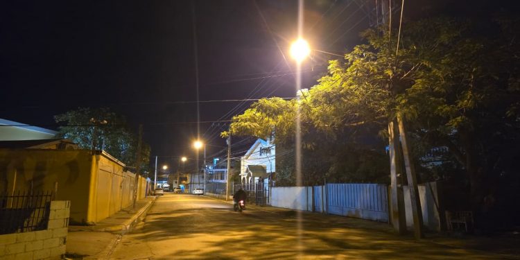 Edenorte fortalece la iluminación urbana y la seguridad en sectores de Santiago