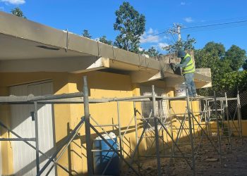 Infraestructura Escolar refuerza mantenimiento 24/7 y avanza en más de 40 centros del Cibao Norte