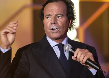 Primo de Julio Iglesias cuestiona denuncias y alega limitaciones físicas del cantante