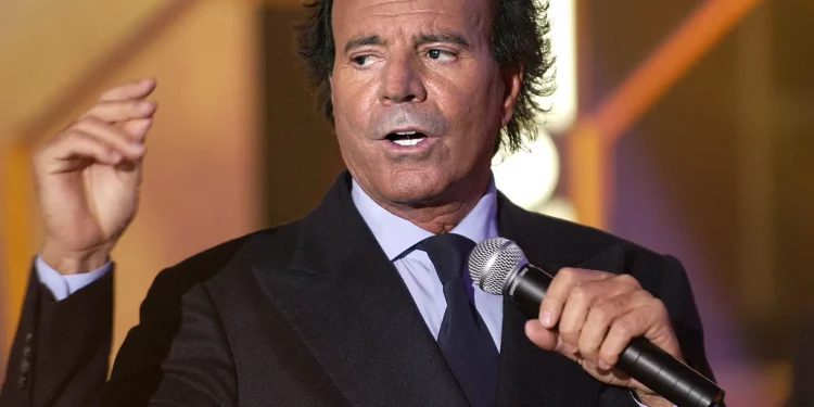 Primo de Julio Iglesias cuestiona denuncias y alega limitaciones físicas del cantante