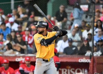 Leody Taveras decide en el noveno y Águilas resisten ante los Leones para seguir con vida
