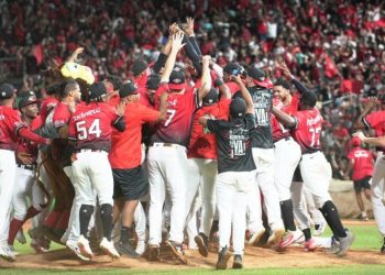 Leones del Escogido imponen su ley y levantan la corona 18 del béisbol dominicano