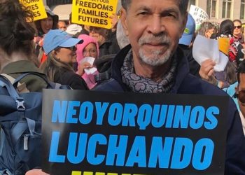 Afirma gobierno Abinader sigue olvidando dominicanos en el exterior