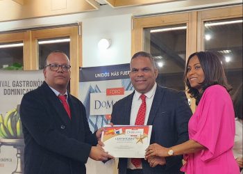 Periodista dominicano es homenajeado en Madrid por su aporte a la comunicación
