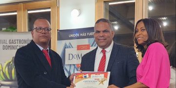 Periodista dominicano es homenajeado en Madrid por su aporte a la comunicación