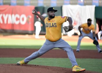 Despaigne comanda victoria aguilucha y sacude la lucha por la clasificación