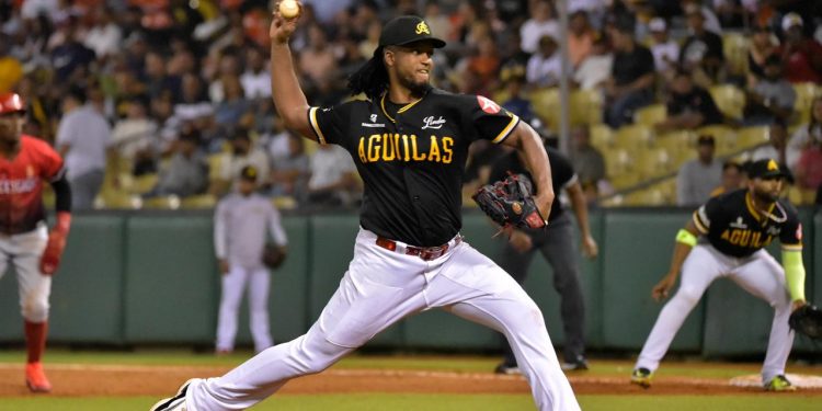 Águilas vencen al Escogido con dominio de De la Cruz y jonrón de Taveras