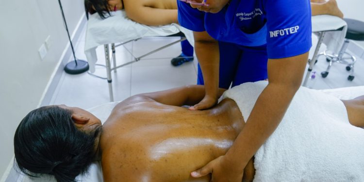 INFOTEP fortalece el talento humano en bienestar y masajes para el despegue turístico de Pedernales