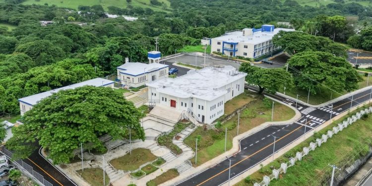 Abinader inaugura moderna Plaza Multiuso en El Seibo y proyecta a Miches como eje del nuevo turismo dominicano