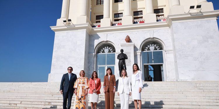 Raquel Peña y embajadora de EE. UU. refuerzan la cooperación bilateral desde Santiago