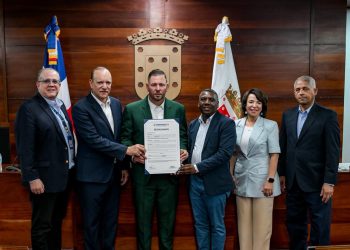 Santiago honra a Yunesky Maya como Hijo Adoptivo por su legado deportivo y humano