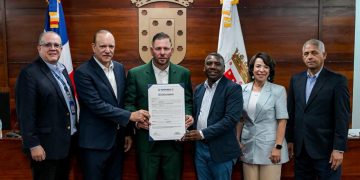 Santiago honra a Yunesky Maya como Hijo Adoptivo por su legado deportivo y humano