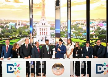 Santiago se proyecta al mundo como ciudad turística integral en FITUR 2026