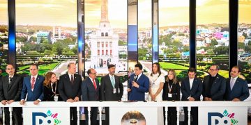 Santiago se proyecta al mundo como ciudad turística integral en FITUR 2026