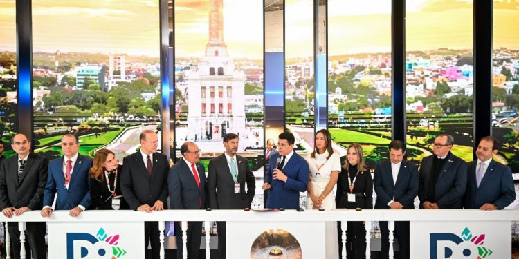 Santiago se proyecta al mundo como ciudad turística integral en FITUR 2026