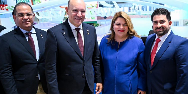 Ulises Rodríguez y Jenniffer González estrechan lazos en FITUR para impulsar ruta turística Santiago–San Juan
