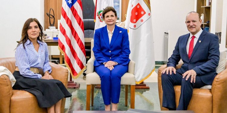 Ulises destaca el rol estratégico de la ciudad tras encuentro con la embajadora Leah Campos y la vicepresidenta Raquel Peña