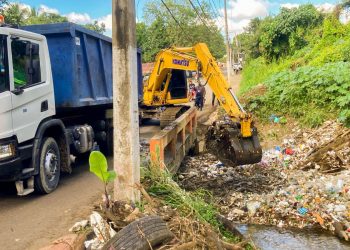Alcaldía de Santiago ejecuta saneamiento en la cañada de Don Pedro para prevenir inundaciones