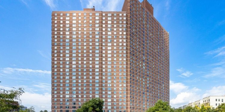 Alarma entre residentes edificio Alto Manhattan por contagio enfermedad legionaria; dominicanos viven en el lugar