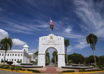 Abinader impulsa proyecto ambiental al declarar de alto interés público el Jardín Botánico de San Juan