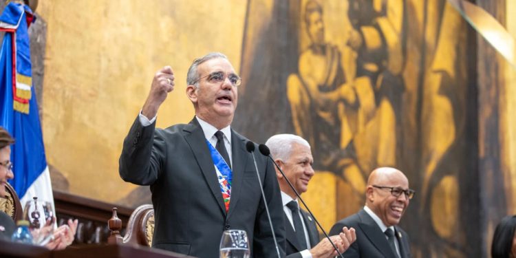 Abinader advierte que no habrá impunidad en caso Senasa y promete recuperación total de fondos