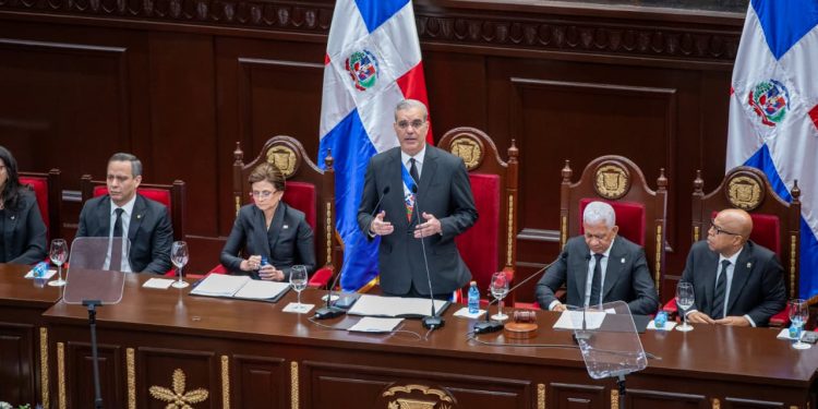 Abinader traza rumbo al desarrollo con Meta RD 2036 y resalta estabilidad económica