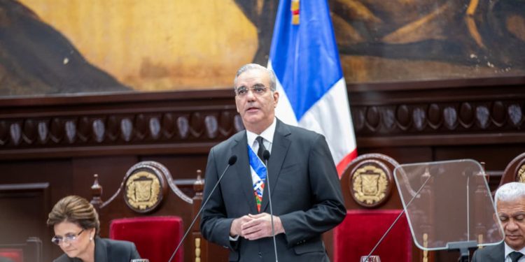 Más de un millón de dominicanos ingresaron al sistema financiero en 2025, afirma Abinader