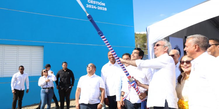 Abinader e INAPA entregan moderno acueducto que transforma el acceso al agua potable en Navarrete