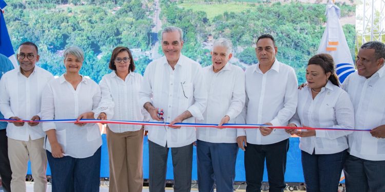 Abinader inaugura carretera Bayaguana–El Puerto y fortalece conexión entre el Este y el Nordeste