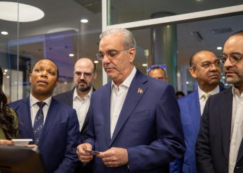Abinader inaugura nueva era en el sistema de licencias con documento de alta tecnología