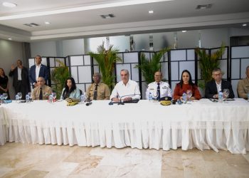 Abinader refuerza estrategias de seguridad en encuentro de alto nivel con autoridades civiles y militares