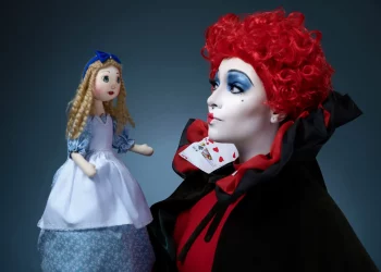 “Alicia en el país de las maravillas” vuelve a los escenarios con una mágica propuesta teatral