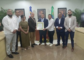 Ayuntamiento de Jarabacoa exalta a dos jóvenes que inspiran con superación y emprendimiento