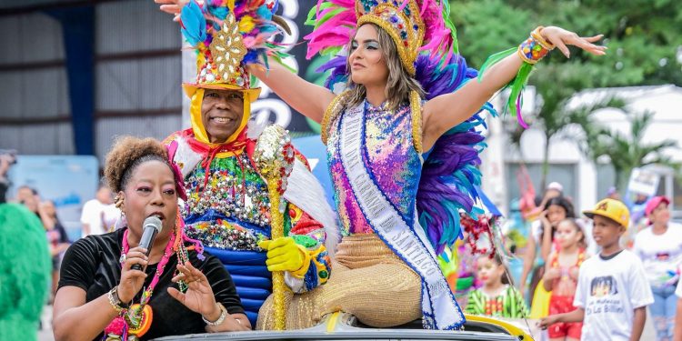Carnaval de Santiago 2026 arranca con creatividad, tradición y un Parque Central repleto de vida