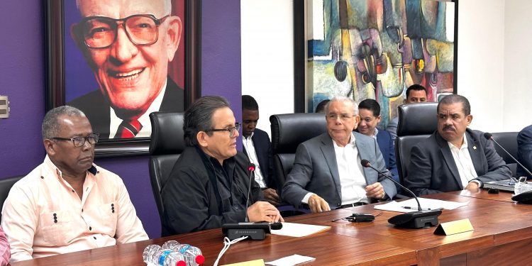 Danilo Medina expresa apoyo a demandas de profesionales agropecuarios