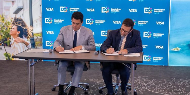 Turismo dominicano se fortalece con alianza internacional junto a Visa para elevar la experiencia del viajero