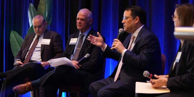 República Dominicana se proyecta como epicentro de inversiones en América Latina, resalta ministro en foro de Miami
