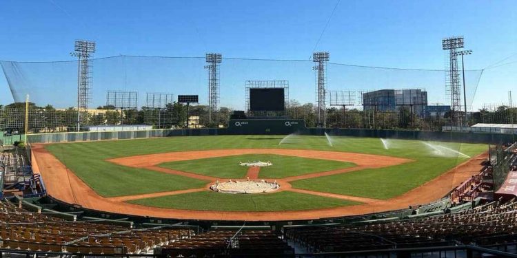Estadio Quisqueya se prepara para recibir duelos de fogueo rumbo al Clásico Mundial