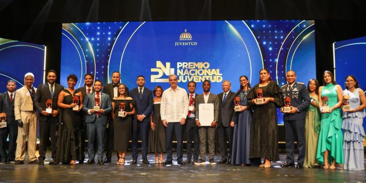 Grupo Apolo 27 del Intec recibe el máximo galardón juvenil por su aporte a la innovación científica