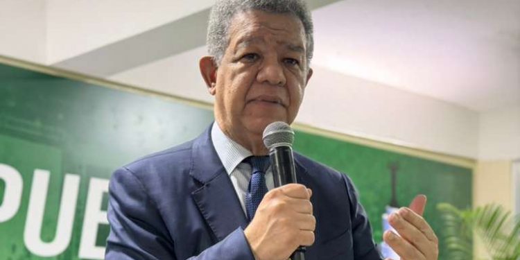Leonel Fernández abre la puerta a una alianza opositora rumbo al 2028 y cuestiona autoridad moral del Gobierno