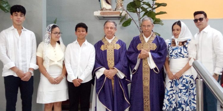 Onasis Genao agradece un nuevo año de vida con emotiva misa en Santiago